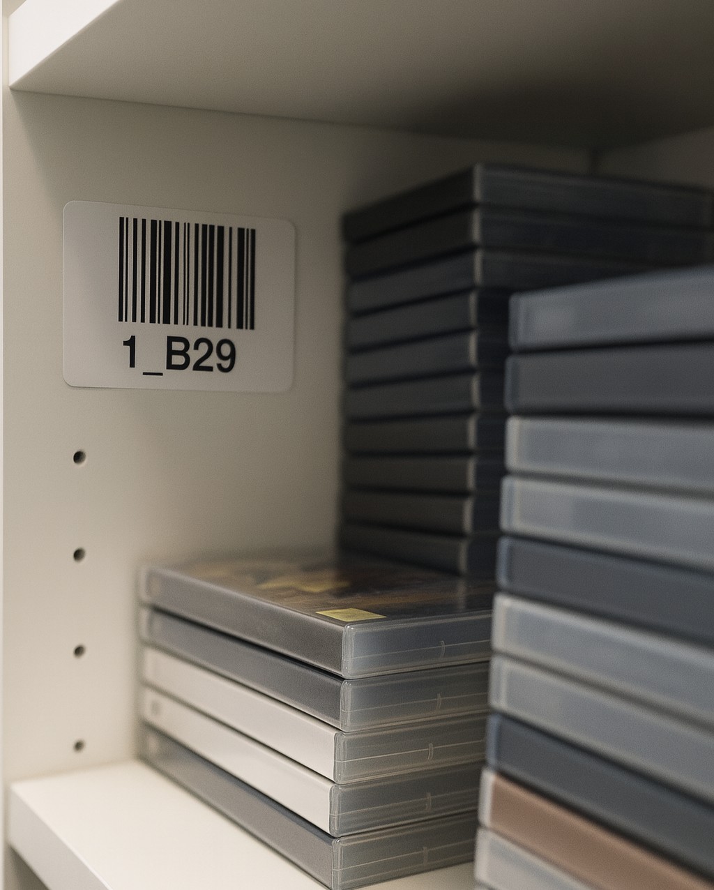 Étiquette code-barres d'emplacement sur étagère.