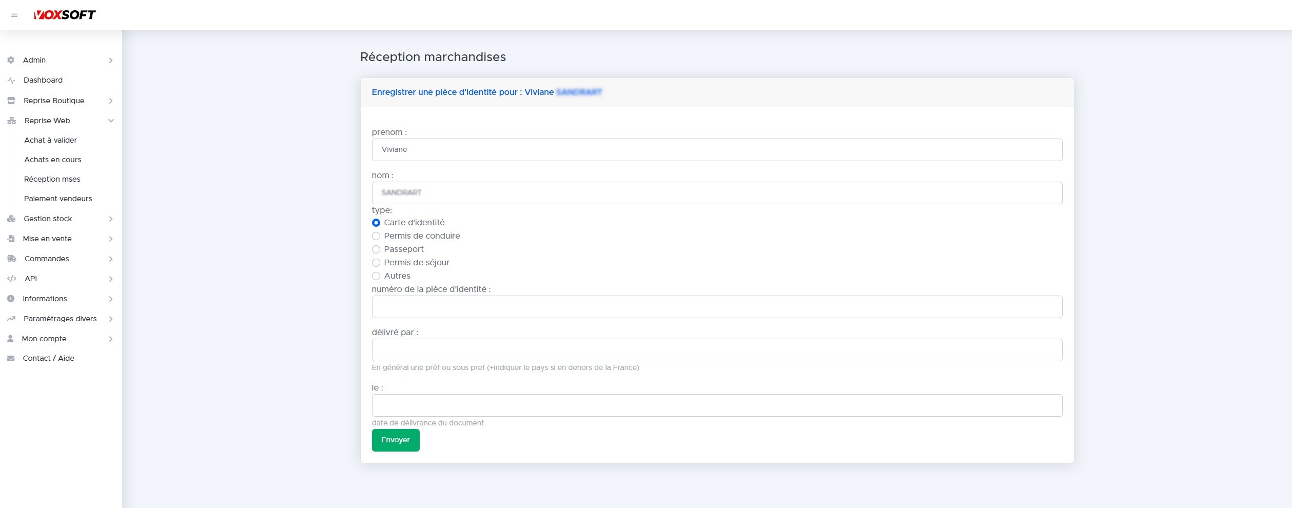 Formulaire d'enregistrement des informations de la pièce d'identité.